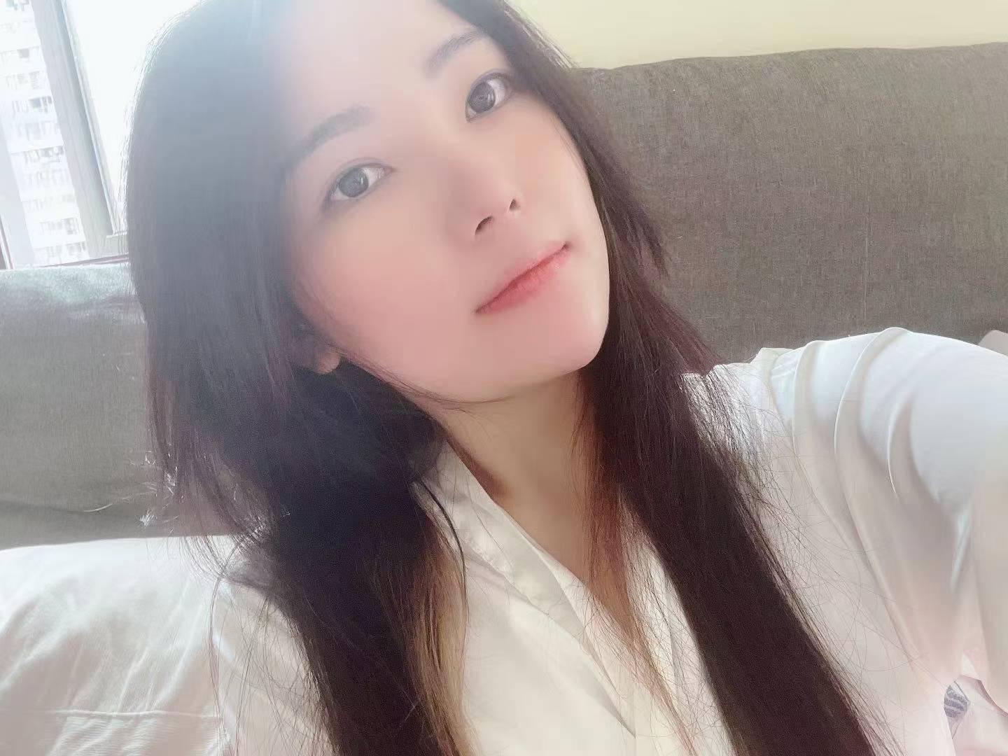 汉口依依非常漂亮的妹子